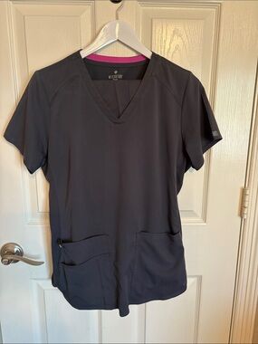 MedCouture Touch Set Women's Charcoal V-Neck Scrub Top Cropped Pant